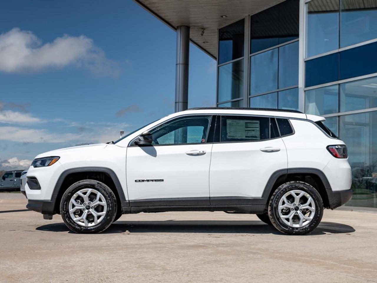 2025 Jeep Compass NORTH Photo3