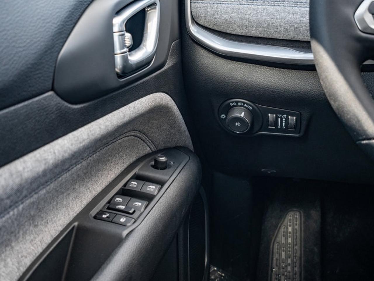 2025 Jeep Compass NORTH Photo