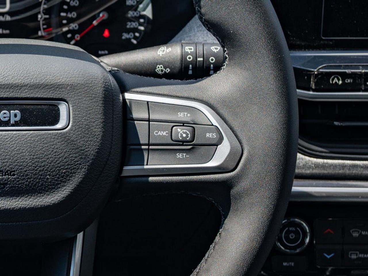 2025 Jeep Compass NORTH Photo