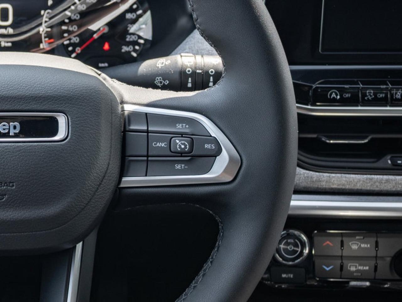 2025 Jeep Compass NORTH Photo