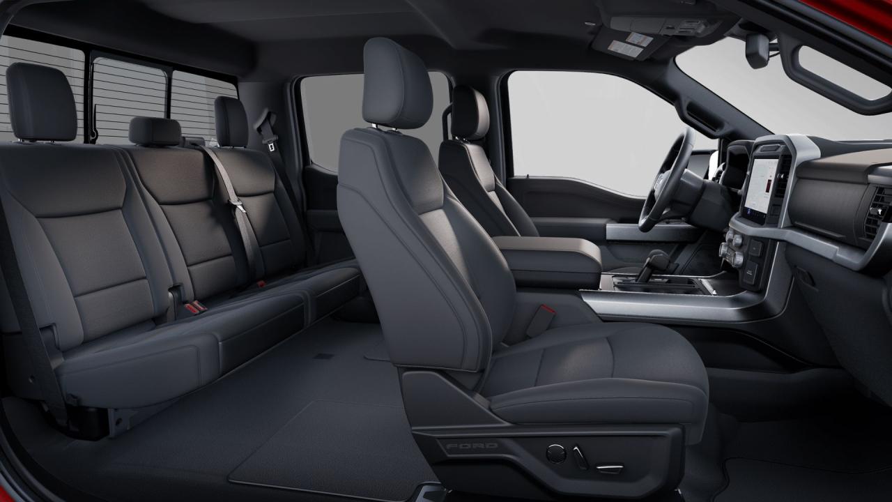 2025 Ford F-150 XLT 4WD SuperCrew 5.5' Box Photo5