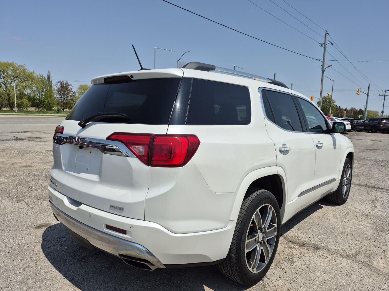 2017 GMC Acadia Denali - No Accidents - Certified Photo3
