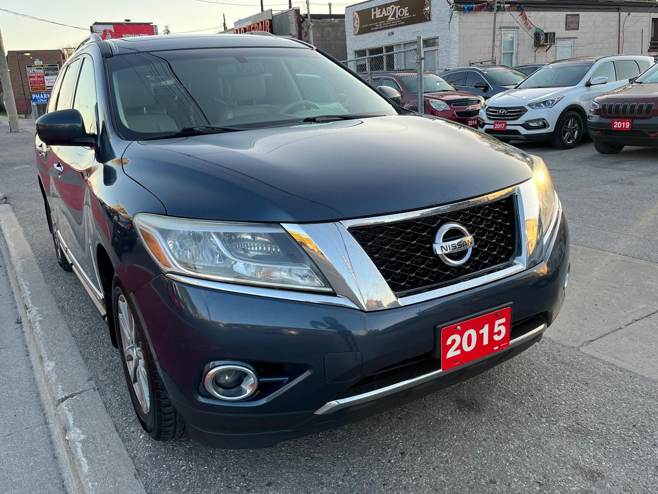 Used 2015 Nissan Pathfinder SL-Sunroof-Navi-Backup cam & more! for sale in Scarborough, ON