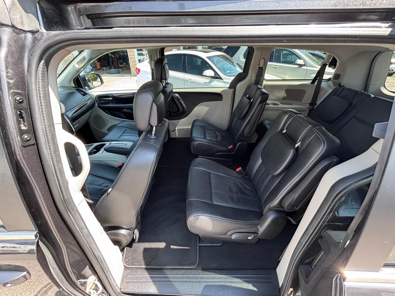 2019 Dodge Grand Caravan LOADED STOW N GO LOW KM - Photo #15