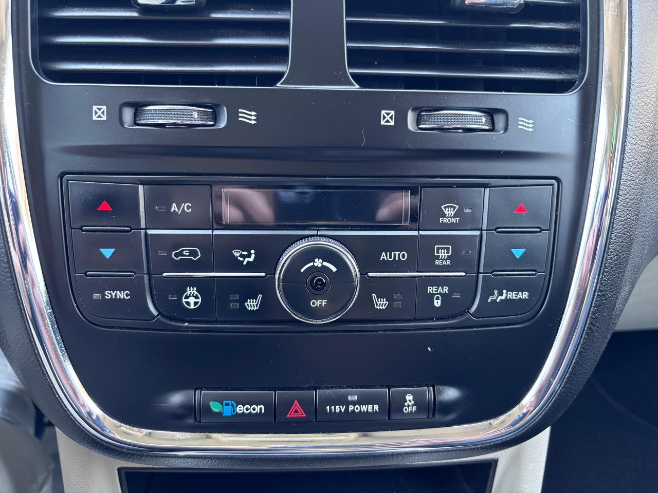 2019 Dodge Grand Caravan LOADED STOW N GO LOW KM - Photo #26