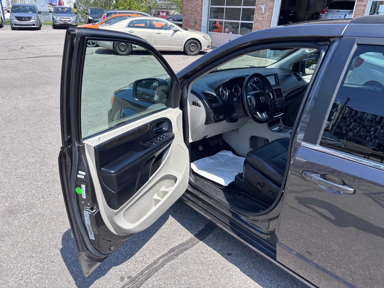2019 Dodge Grand Caravan LOADED STOW N GO LOW KM - Photo #19