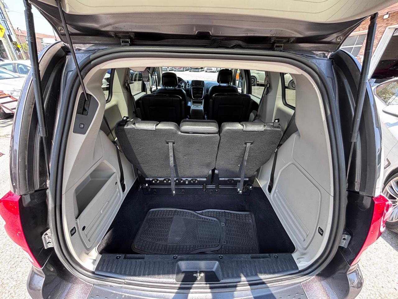 2019 Dodge Grand Caravan LOADED STOW N GO LOW KM - Photo #11