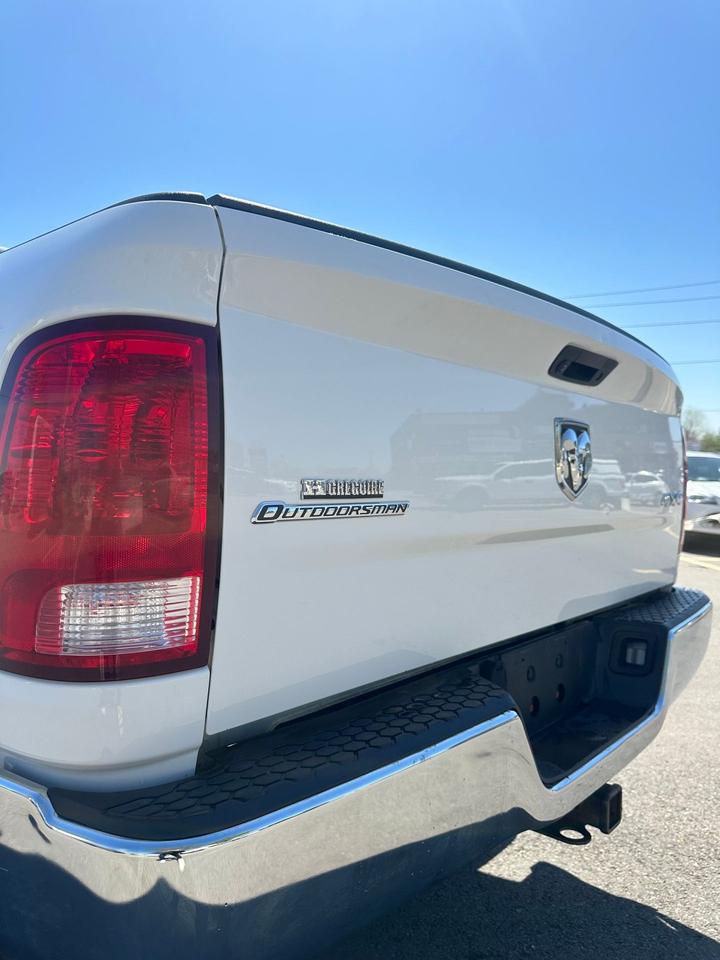 2016 RAM 1500 4WD Quad Cab 140.5" Outdoorsman - Photo #11