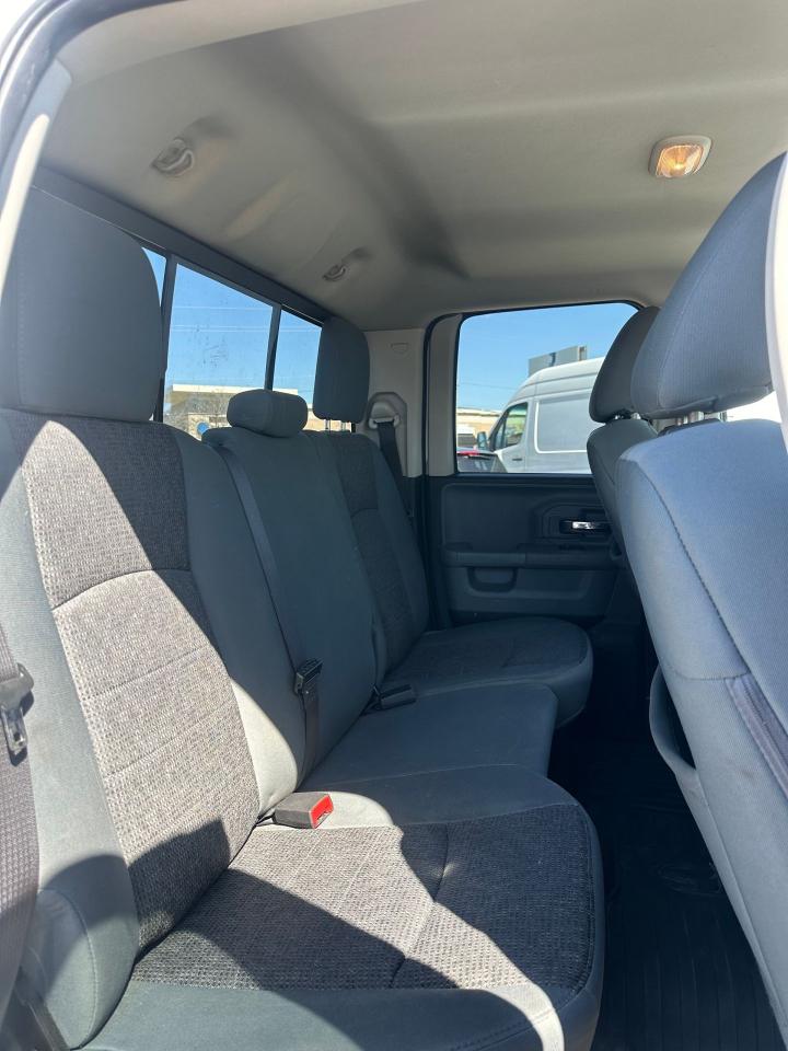 2016 RAM 1500 4WD Quad Cab 140.5" Outdoorsman - Photo #13