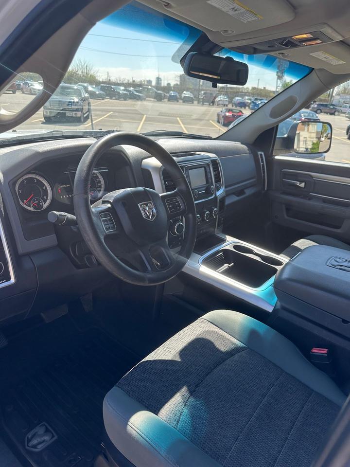 2016 RAM 1500 4WD Quad Cab 140.5" Outdoorsman - Photo #15