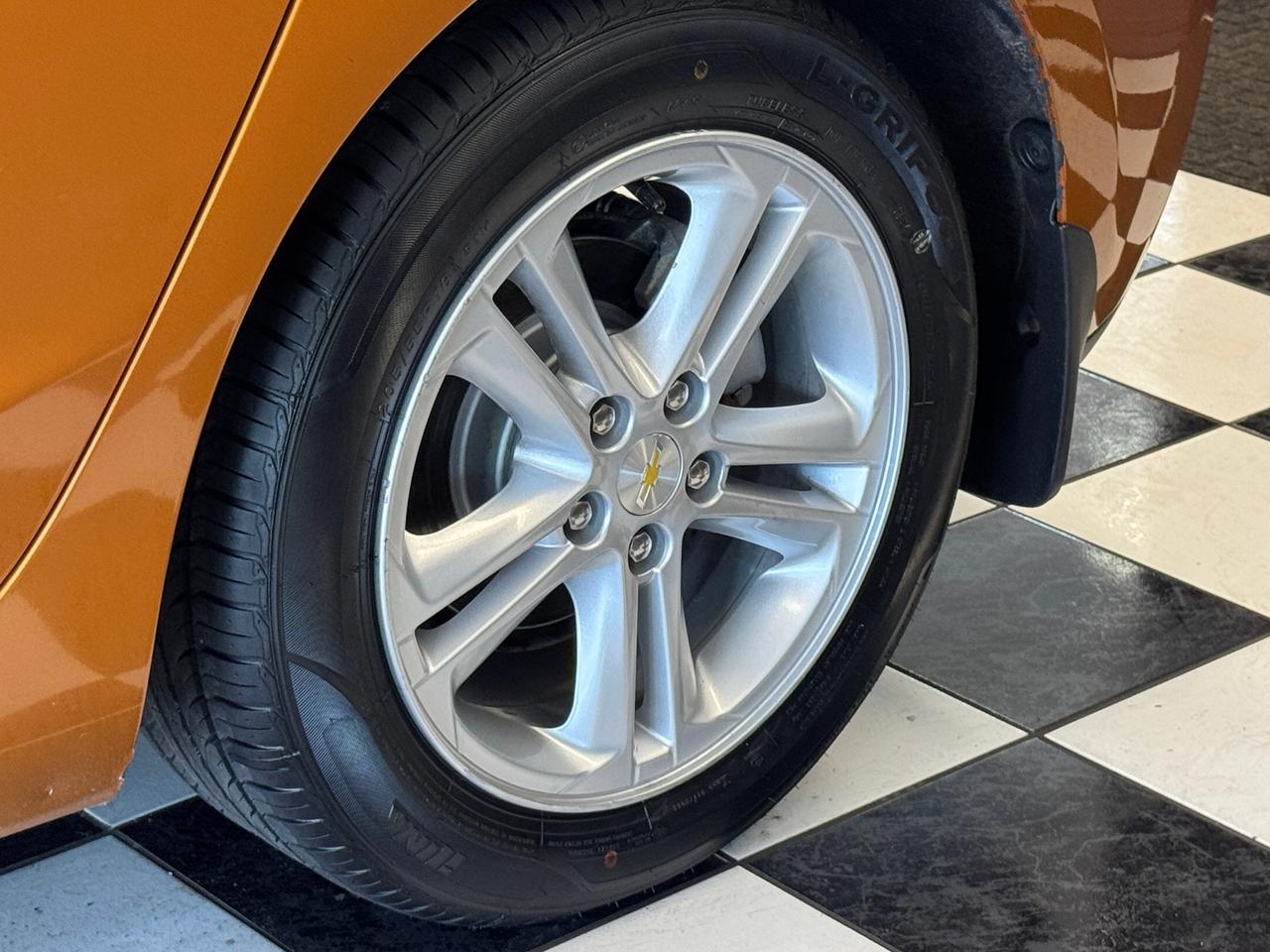 2017 Chevrolet Cruze LT+Camera+ApplePlay+New Tires+Remote Start Photo