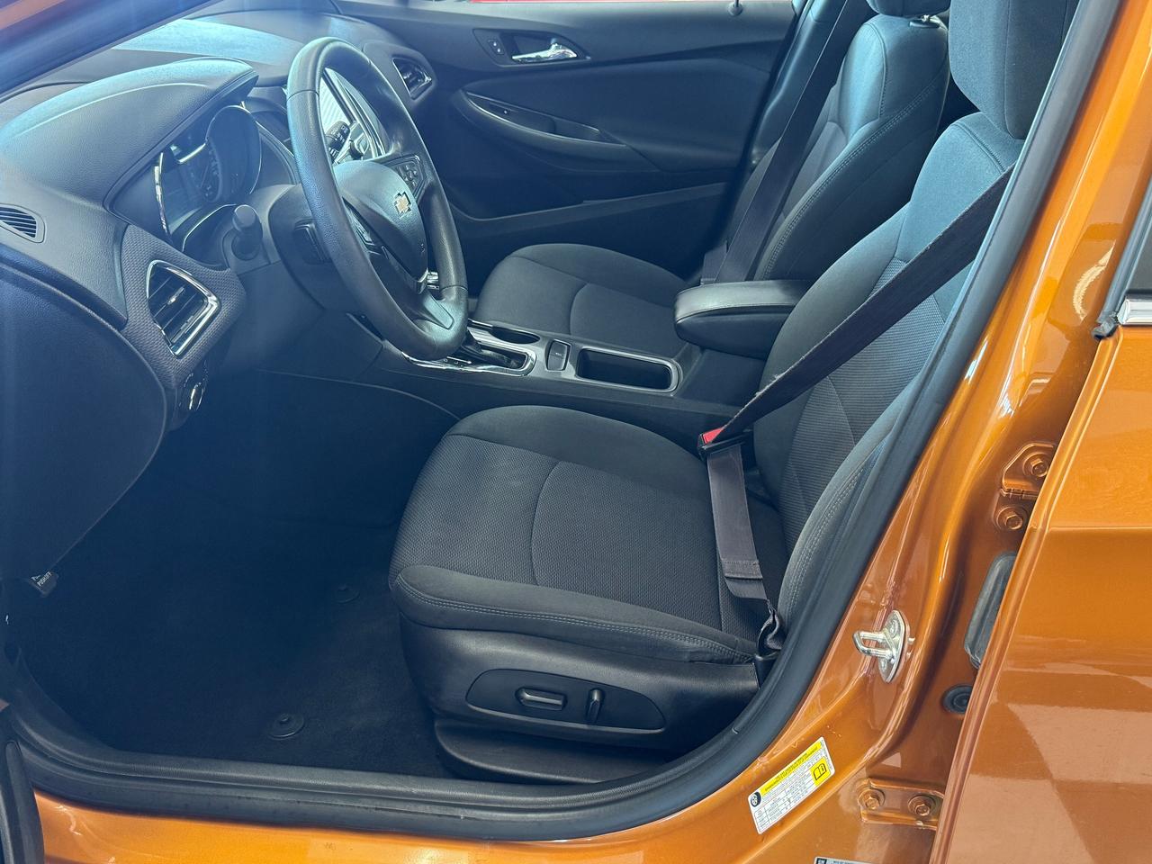 2017 Chevrolet Cruze LT+Camera+ApplePlay+New Tires+Remote Start Photo