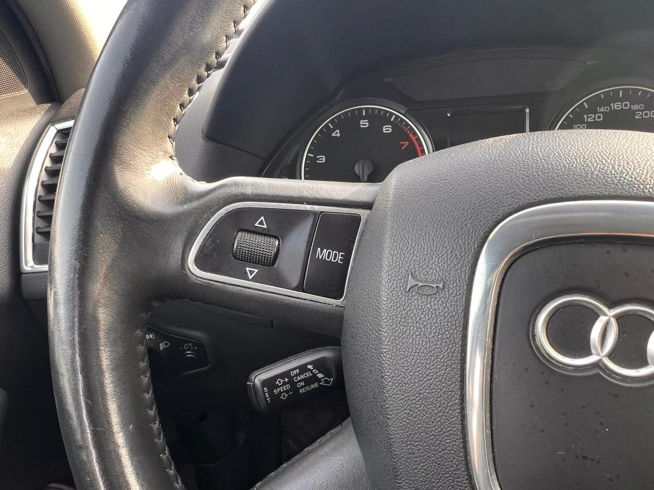 2010 Audi Q5 quattro 3.2L Photo