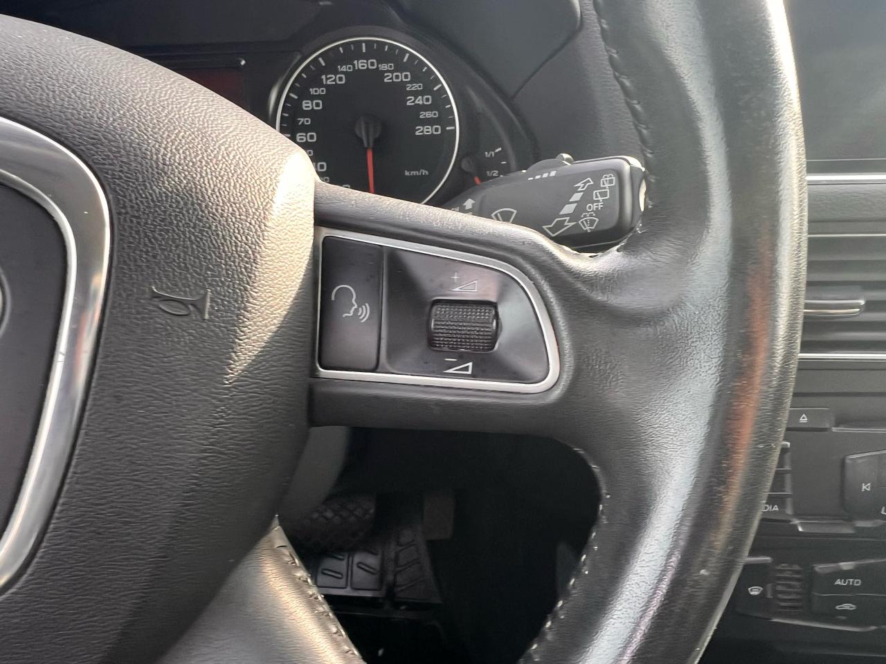 2010 Audi Q5 quattro 3.2L Photo47