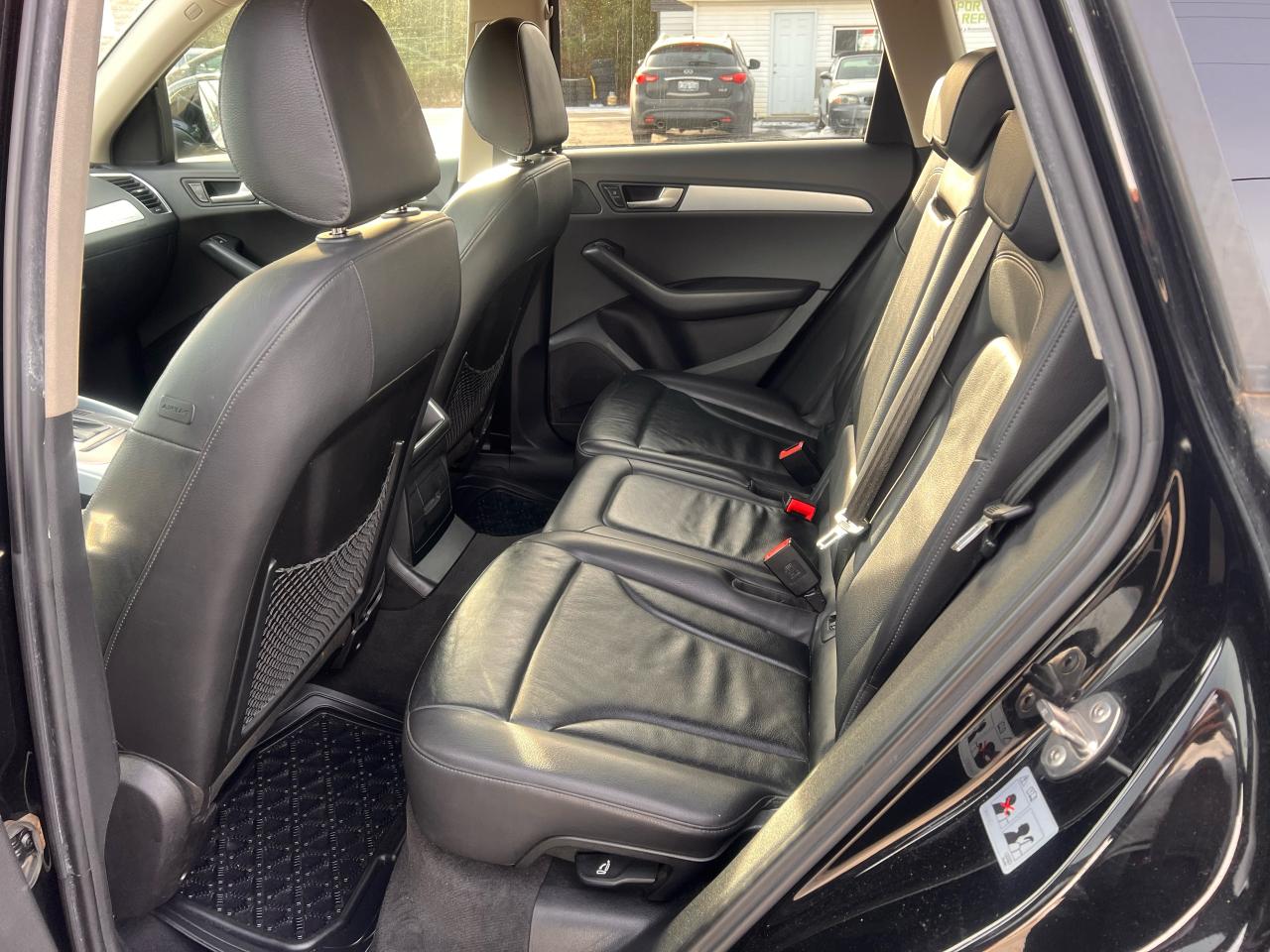 2010 Audi Q5 quattro 3.2L Photo14