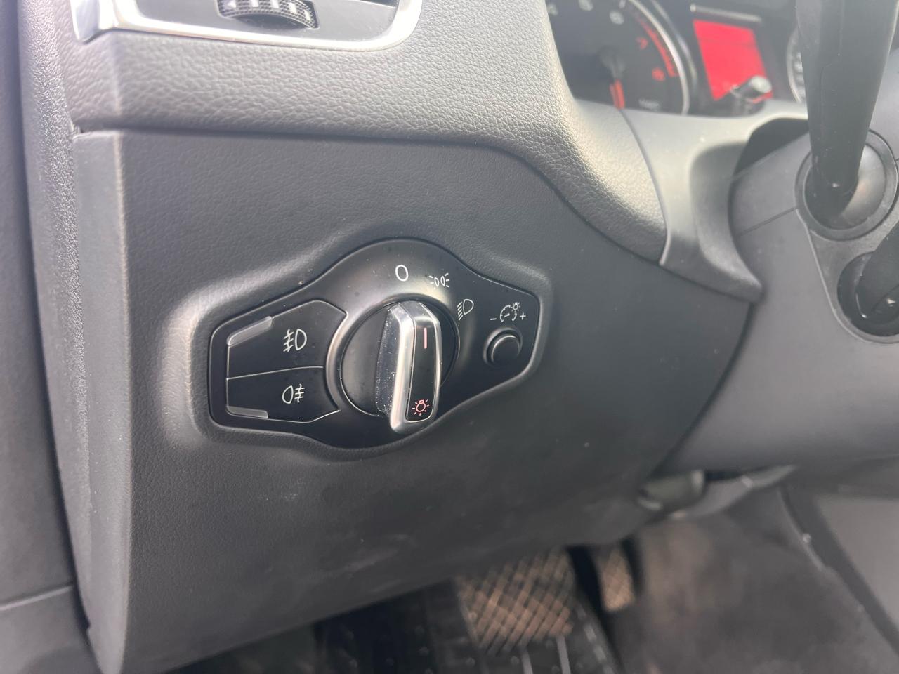 2010 Audi Q5 quattro 3.2L Photo