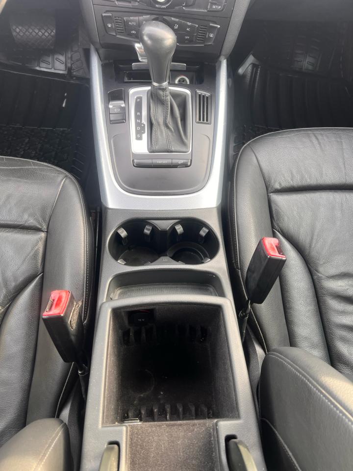 2010 Audi Q5 quattro 3.2L Photo