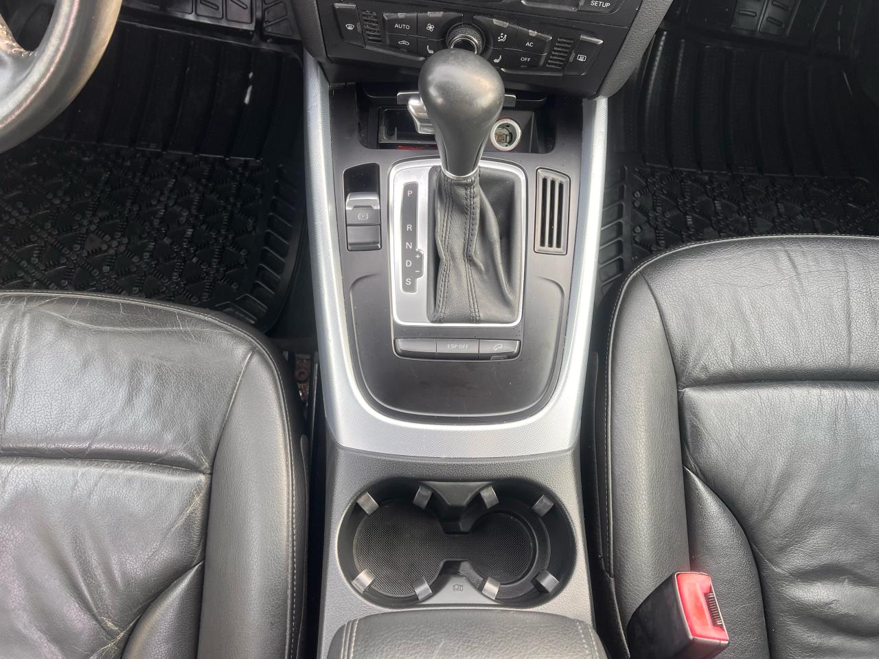 2010 Audi Q5 quattro 3.2L Photo