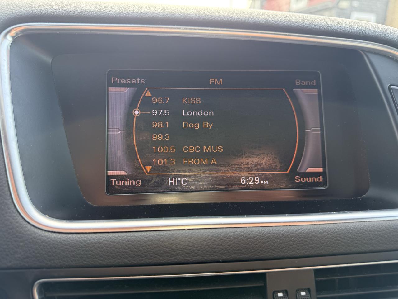 2010 Audi Q5 quattro 3.2L Photo