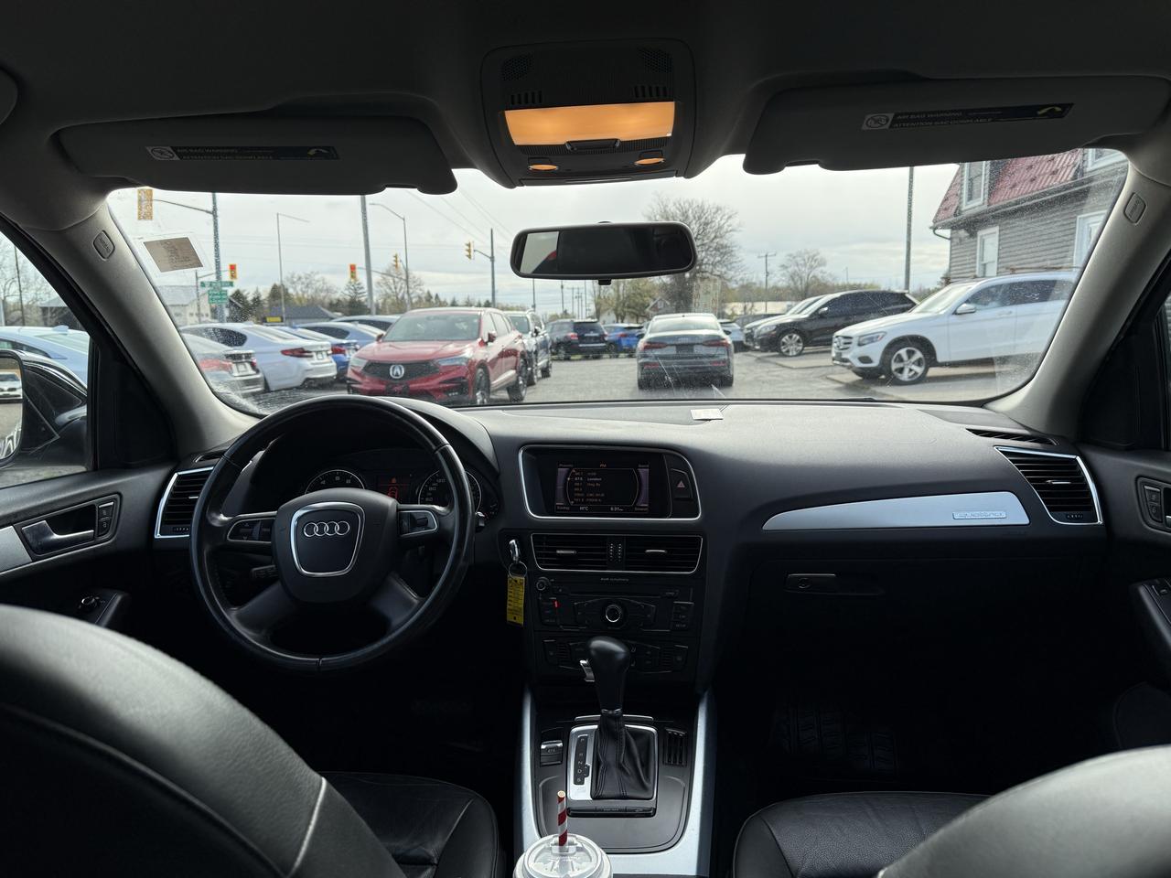 2010 Audi Q5 quattro 3.2L Photo