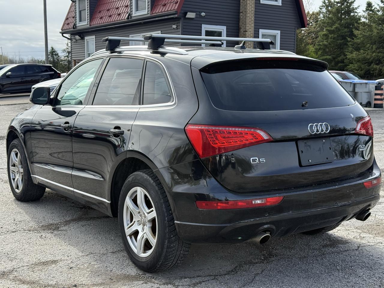 2010 Audi Q5 quattro 3.2L Photo