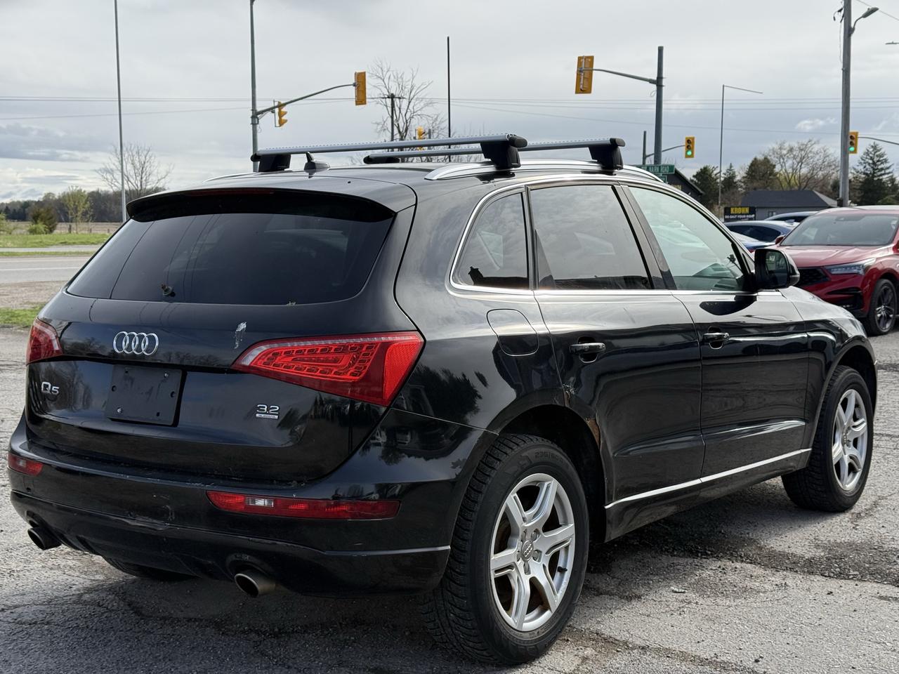 2010 Audi Q5 quattro 3.2L Photo