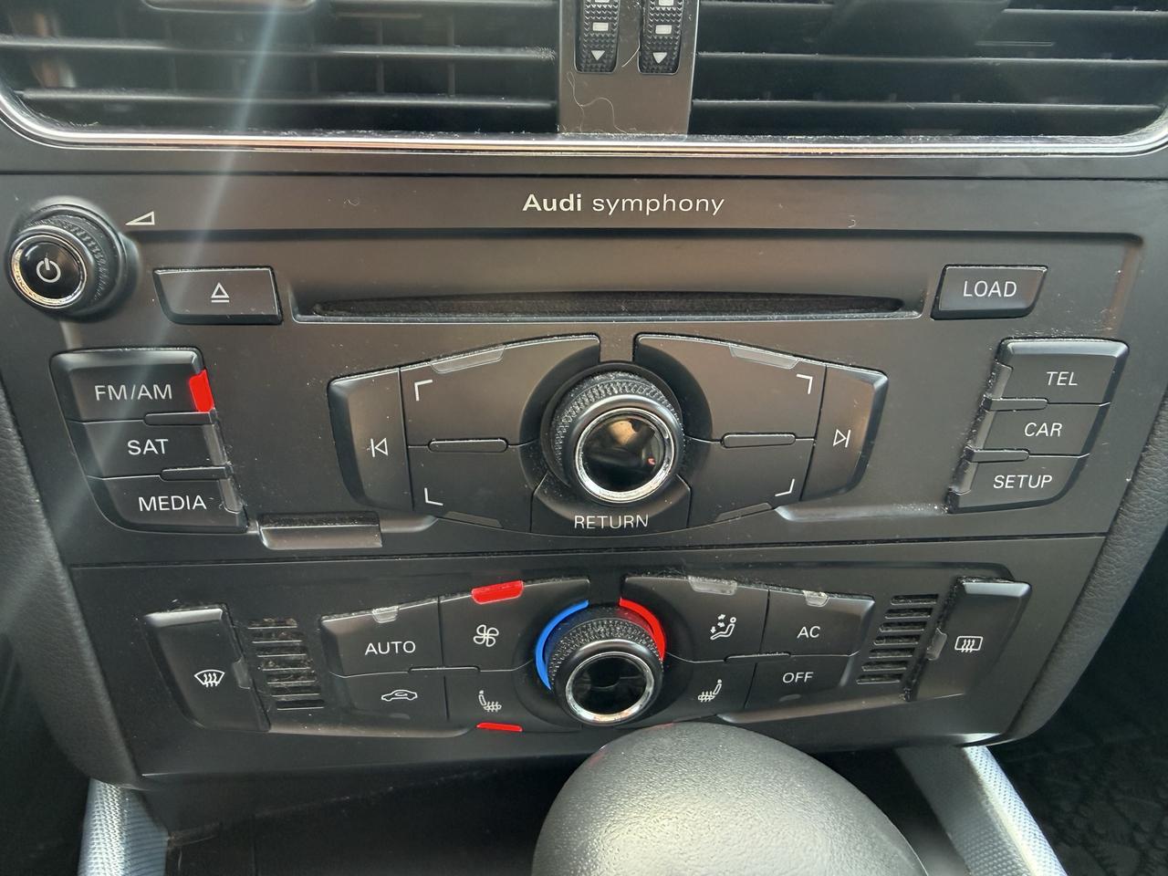 2010 Audi Q5 quattro 3.2L Photo