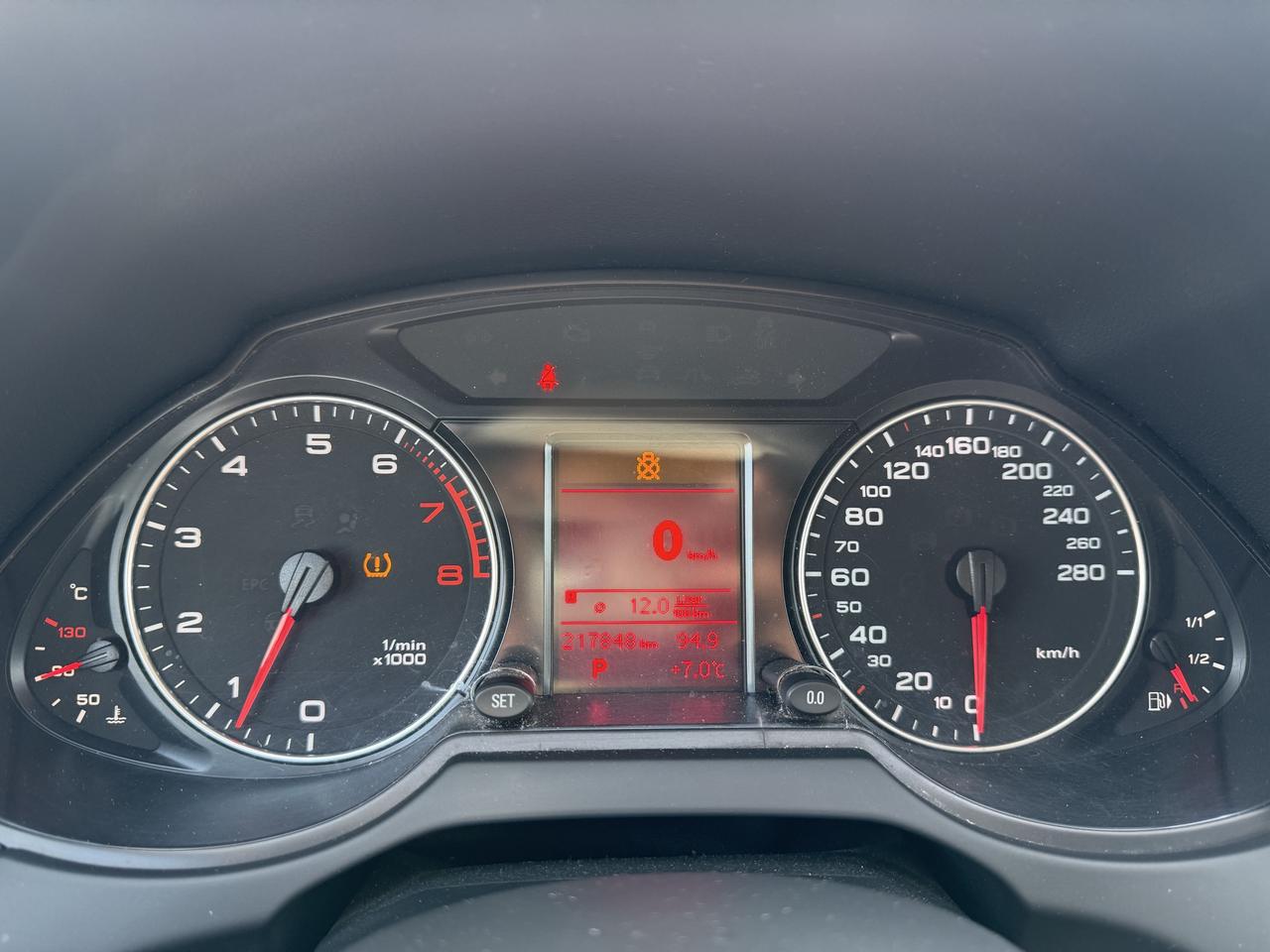 2010 Audi Q5 quattro 3.2L Photo