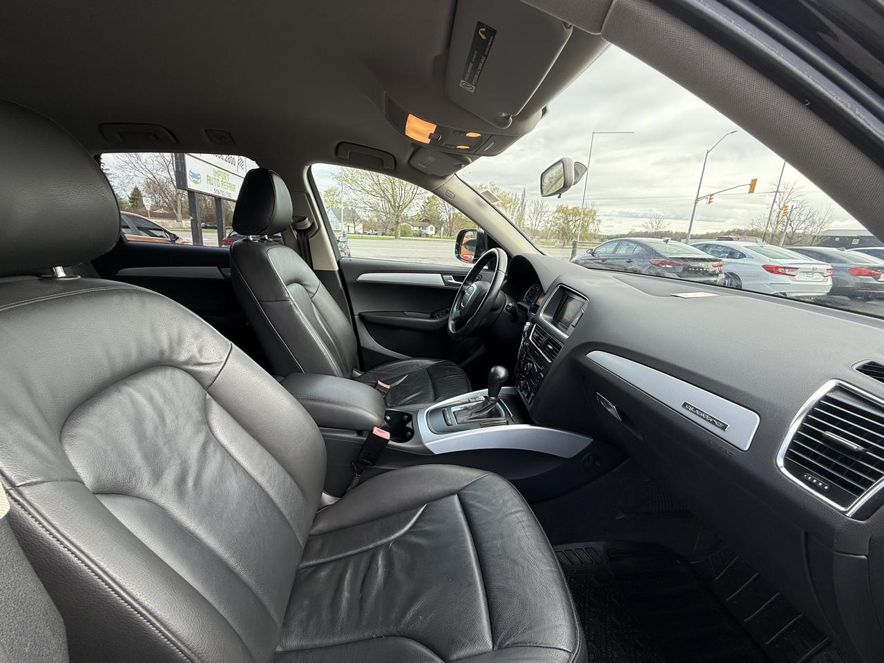 2010 Audi Q5 quattro 3.2L Photo
