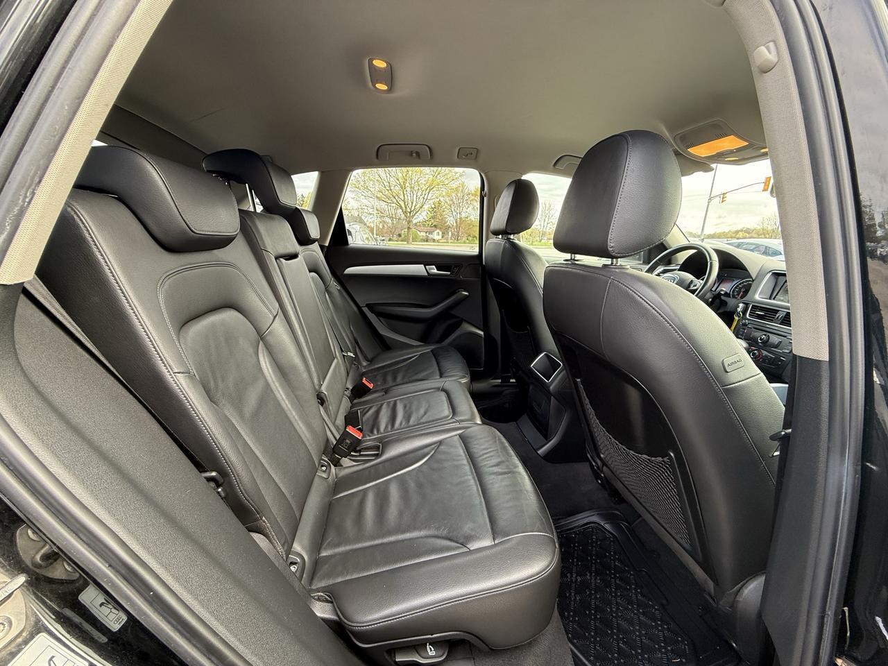 2010 Audi Q5 quattro 3.2L Photo