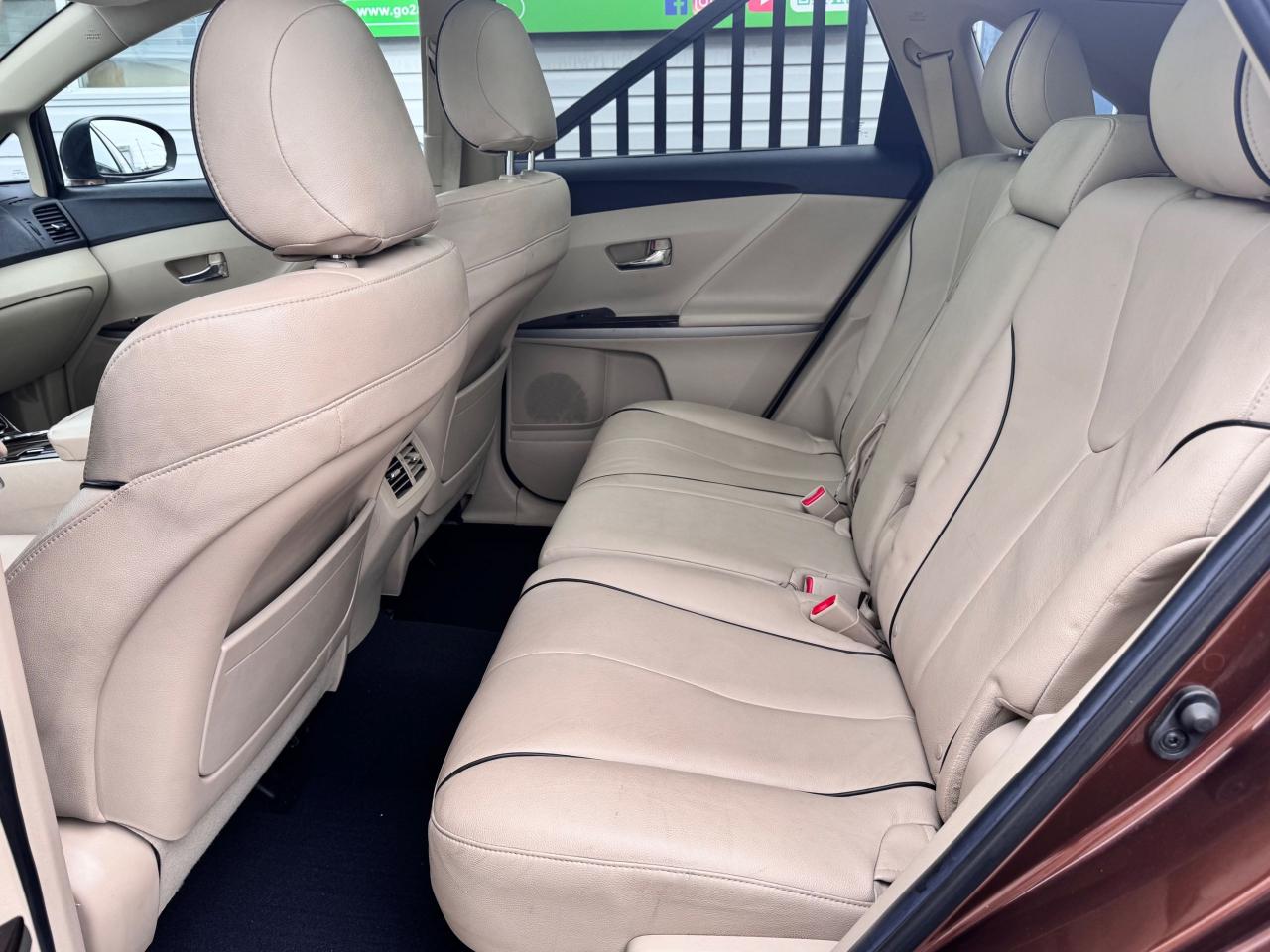2010 Toyota Venza XLE - Photo #14