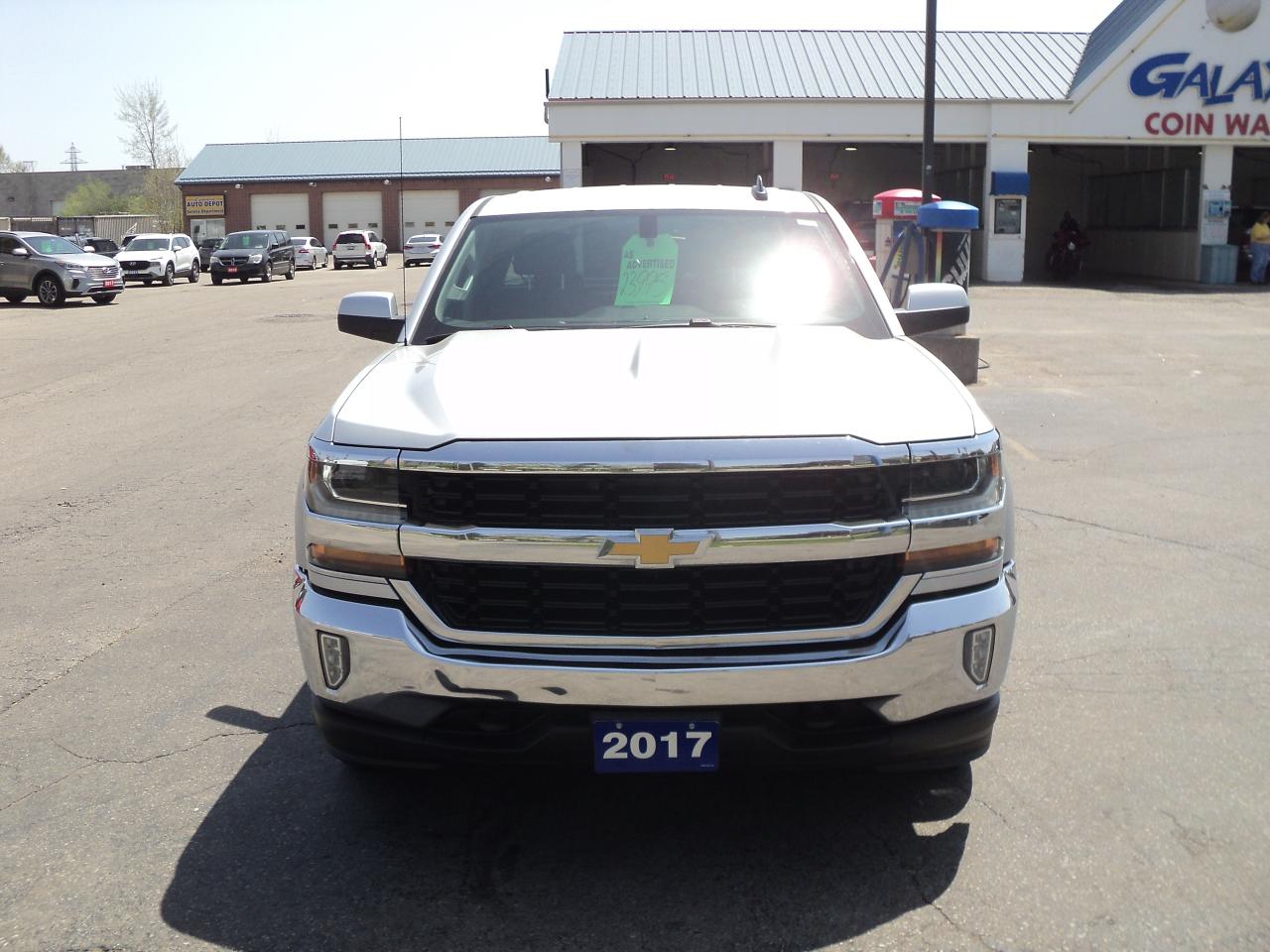 2017 Chevrolet Silverado 1500 LT CrewCab 4WD 5.3L8cyl 5'9"Box BackUpCam Photo2