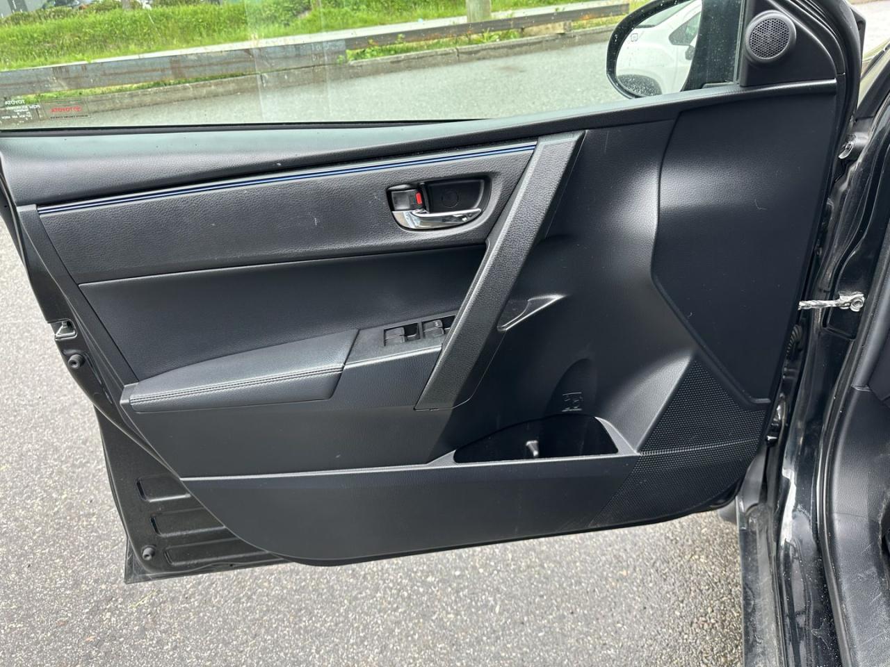 2018 Toyota Corolla XLE CVT - Photo #9