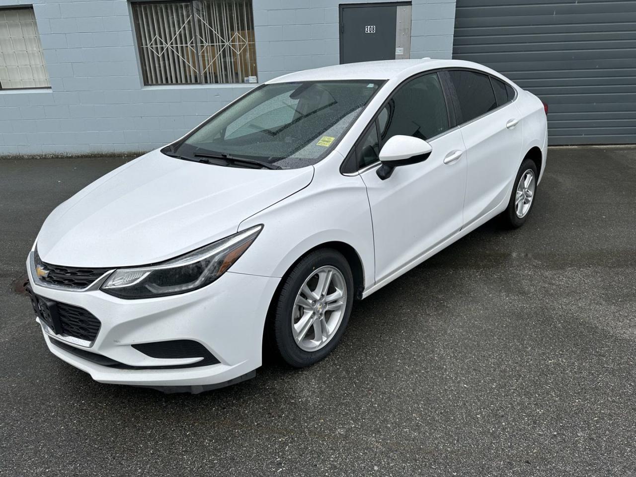 2018 Chevrolet Cruze LT AUTO - Photo #3