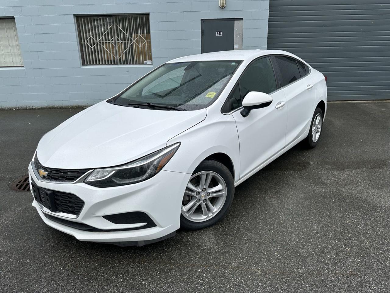 2018 Chevrolet Cruze LT AUTO - Photo #2