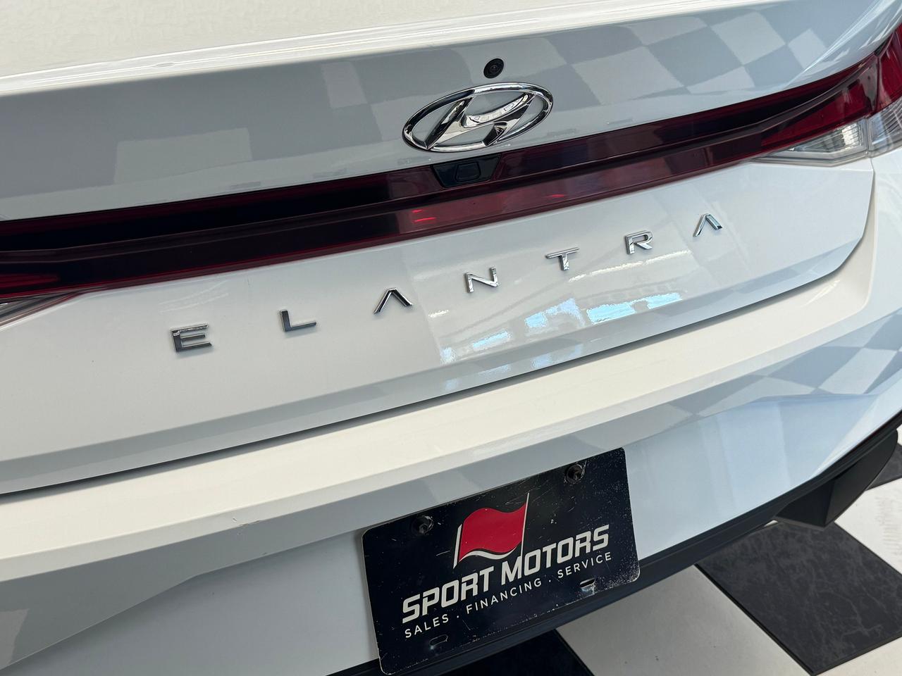 2021 Hyundai Elantra Preferred+RemoteStart+ApplePlay+Camera+CLEANCARFAX Photo