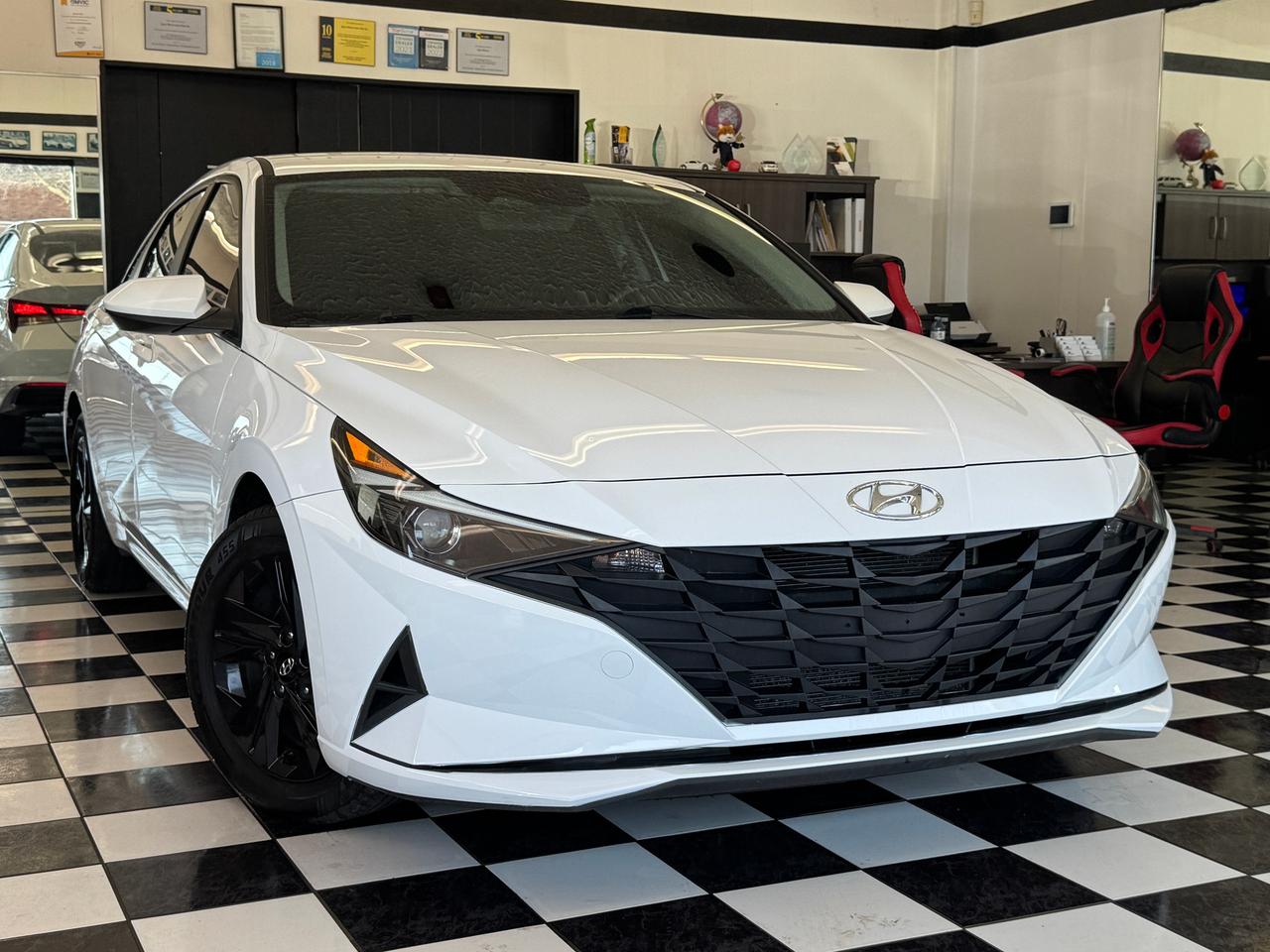 2021 Hyundai Elantra Preferred+RemoteStart+ApplePlay+Camera+CLEANCARFAX Photo