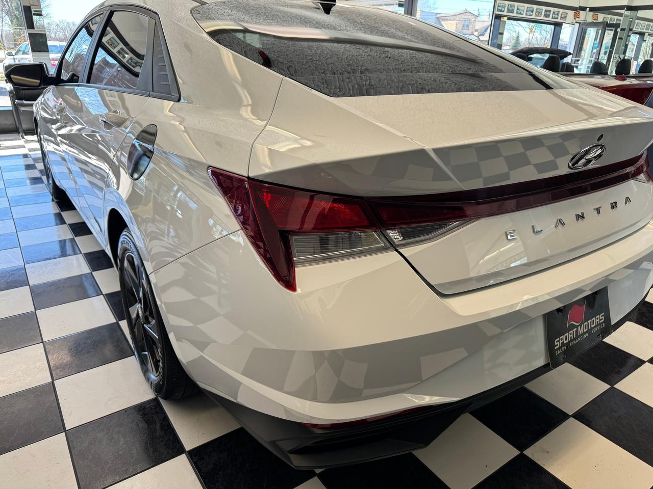 2021 Hyundai Elantra Preferred+RemoteStart+ApplePlay+Camera+CLEANCARFAX Photo