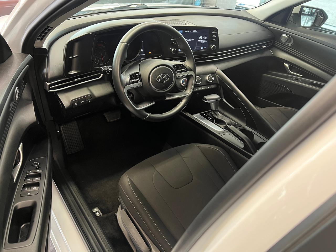 2021 Hyundai Elantra Preferred+RemoteStart+ApplePlay+Camera+CLEANCARFAX Photo