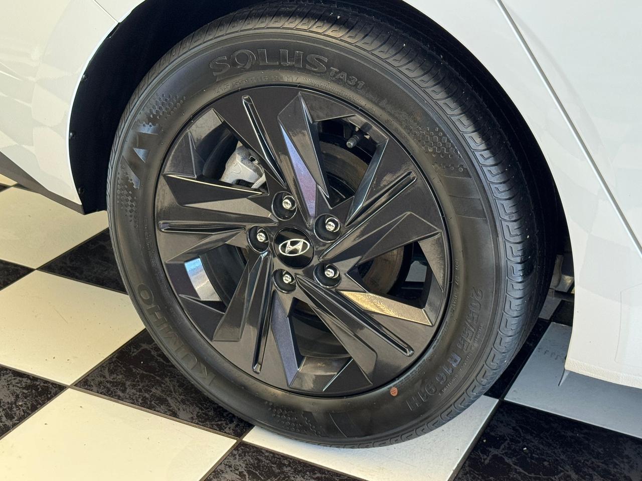2021 Hyundai Elantra Preferred+RemoteStart+ApplePlay+Camera+CLEANCARFAX Photo