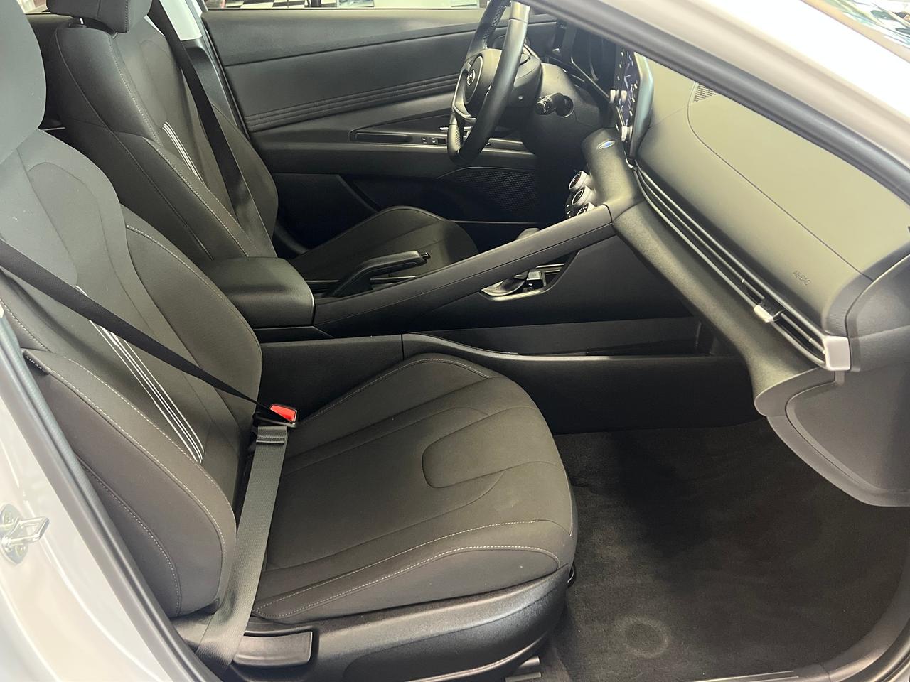 2021 Hyundai Elantra Preferred+RemoteStart+ApplePlay+Camera+CLEANCARFAX Photo