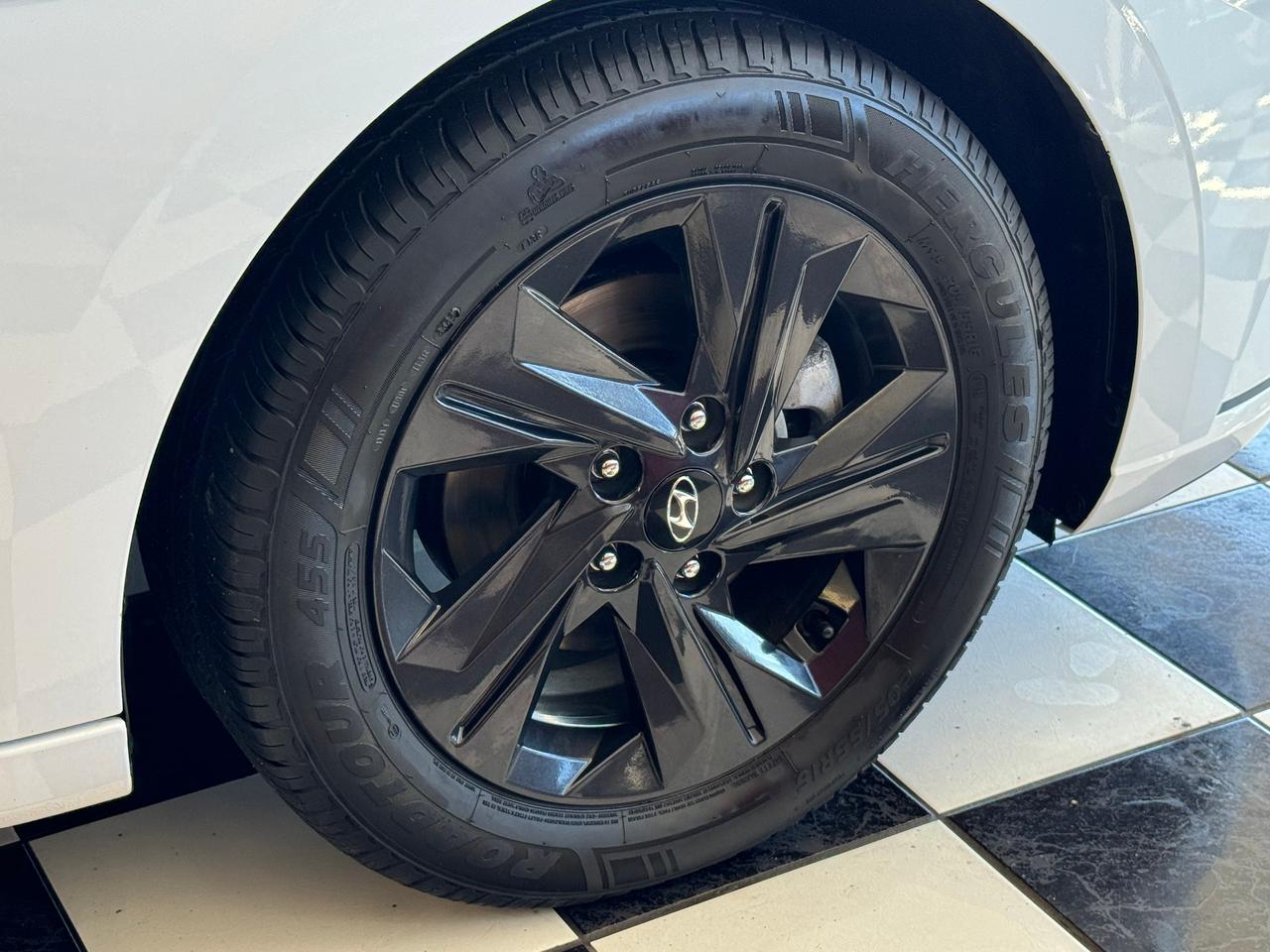 2021 Hyundai Elantra Preferred+RemoteStart+ApplePlay+Camera+CLEANCARFAX Photo