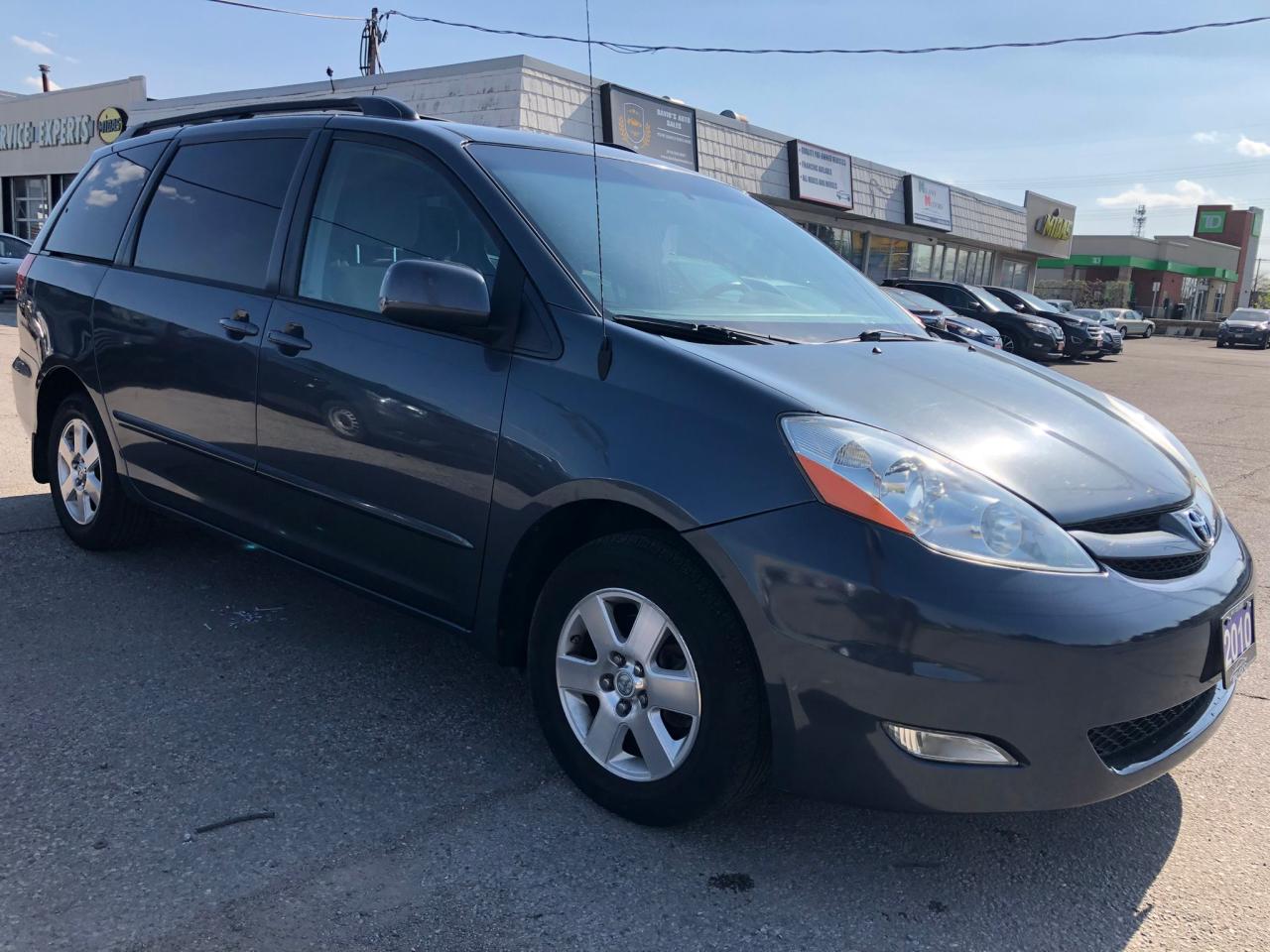 2010 Toyota Sienna LE - Photo #3
