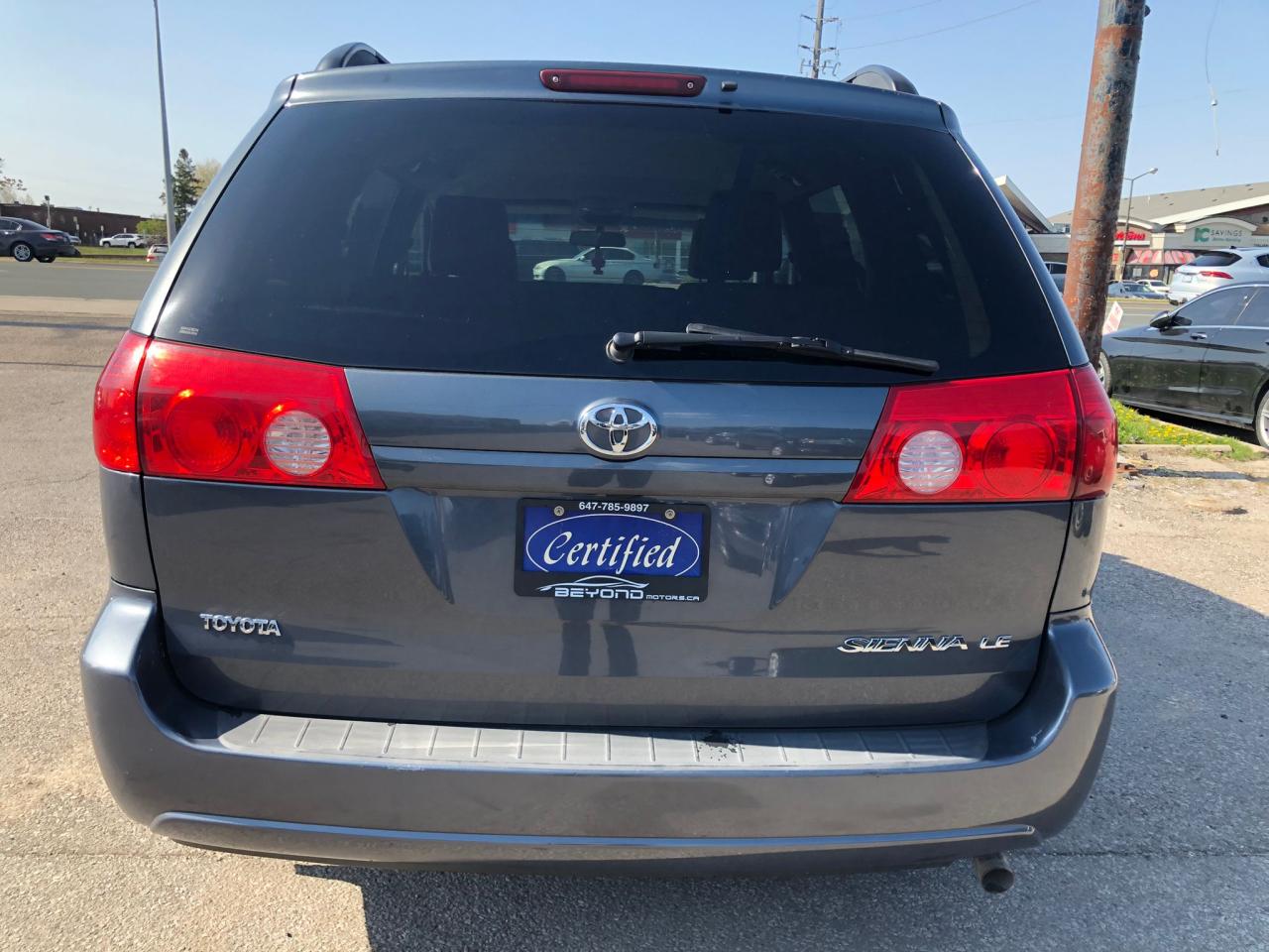 2010 Toyota Sienna LE Photo3