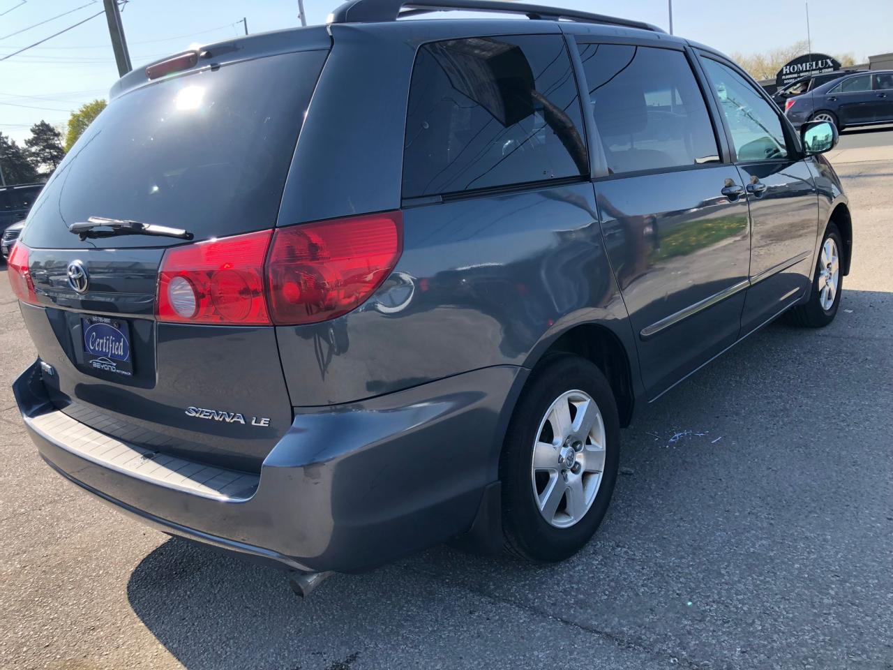 2010 Toyota Sienna LE - Photo #5