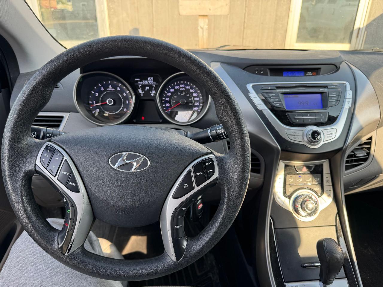 2012 Hyundai Elantra GL - Photo #11