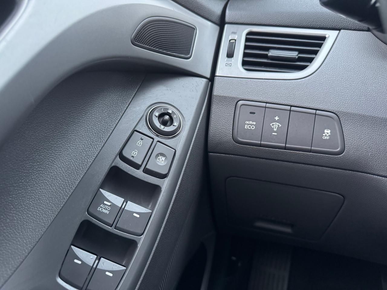 2012 Hyundai Elantra GL - Photo #23