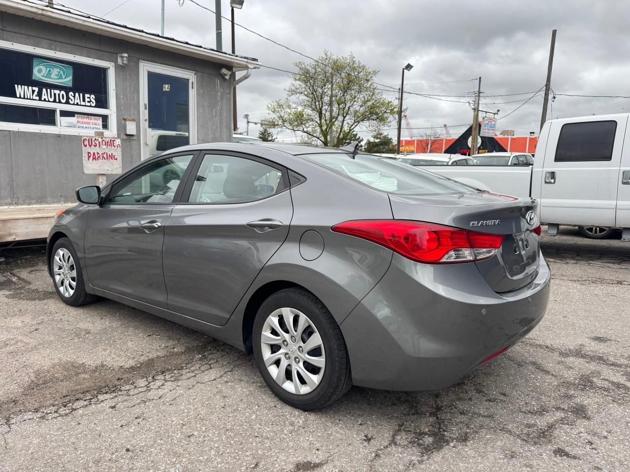 2012 Hyundai Elantra GL - Photo #6