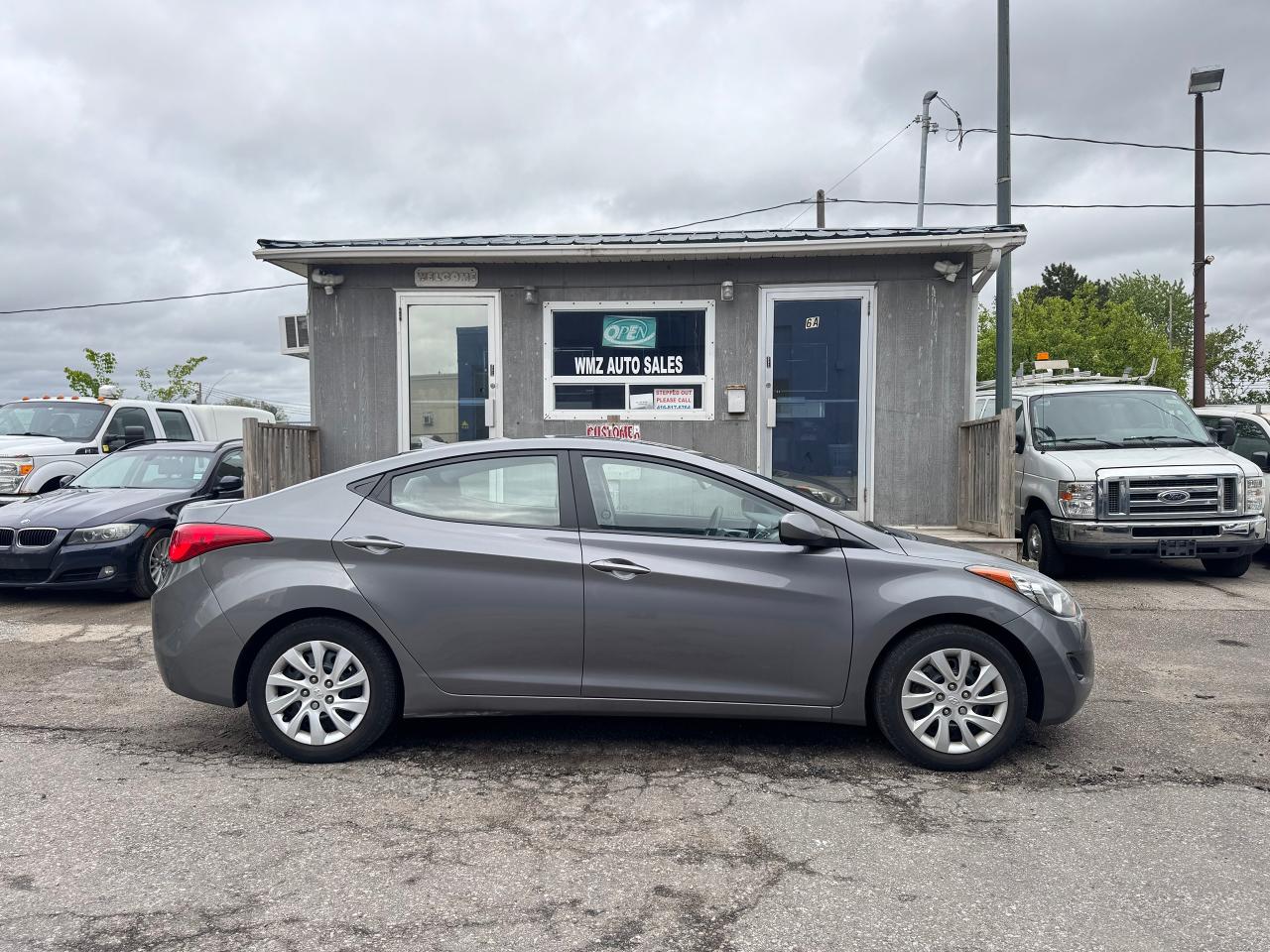 2012 Hyundai Elantra GL - Photo #9