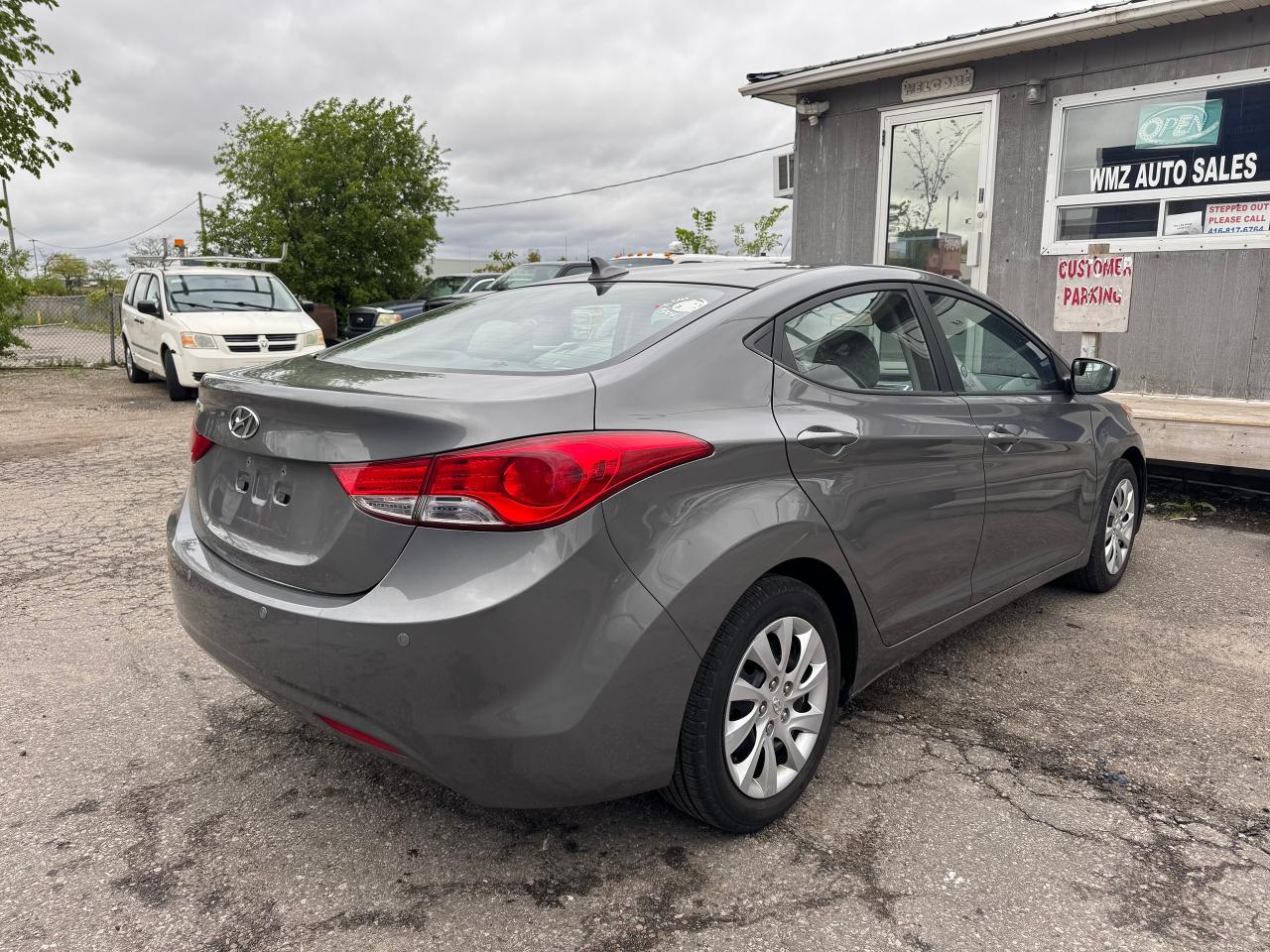 2012 Hyundai Elantra GL - Photo #8
